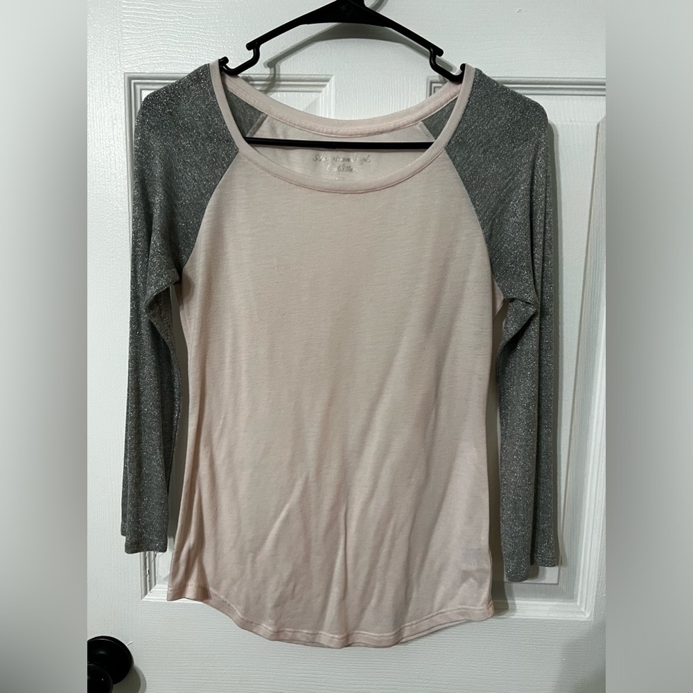 Light pink American eagle shirt